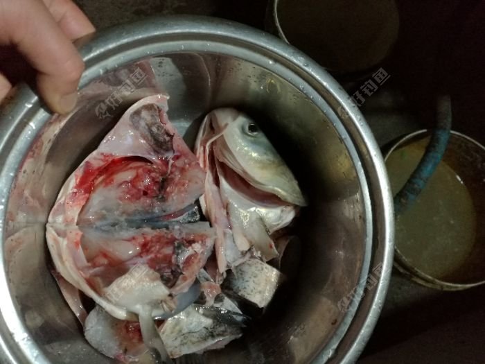 厨师开始加工了
