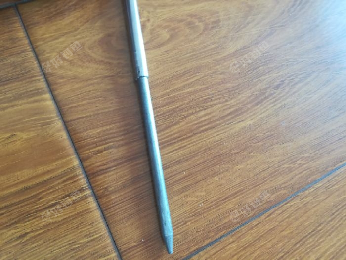 这个是用支架地插做的 用502胶沾的 