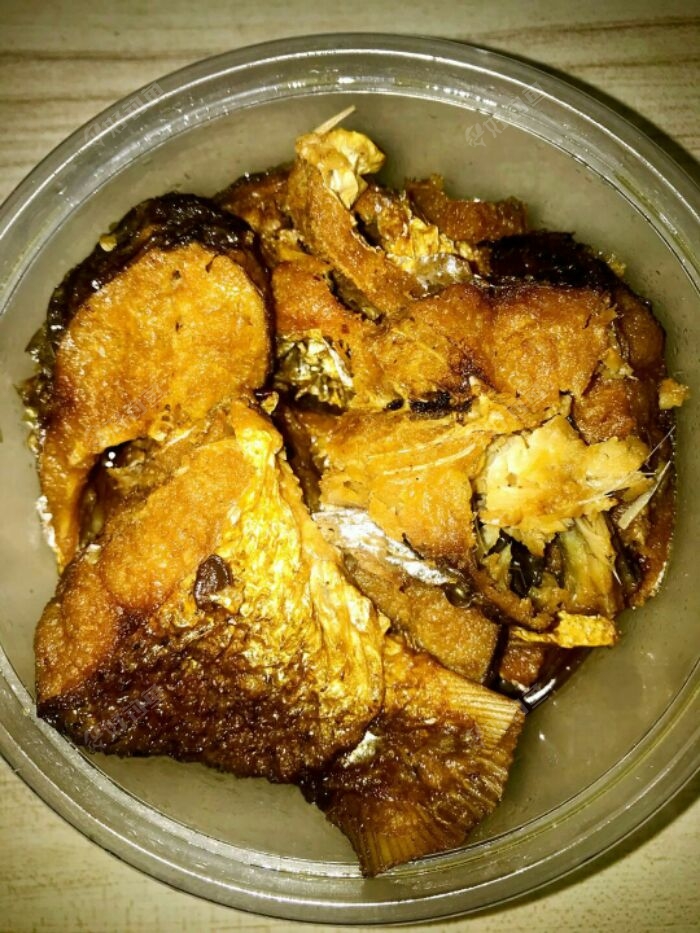 豆汁鲮鱼出锅