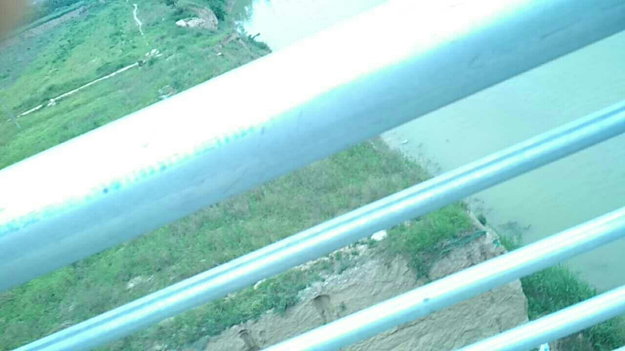 泾河黄冈中学西北角公路桥下