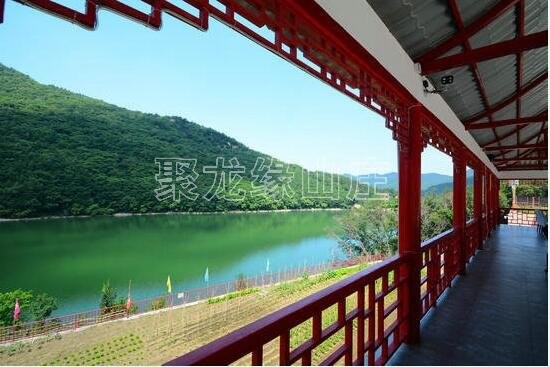 聚龙缘山庄
