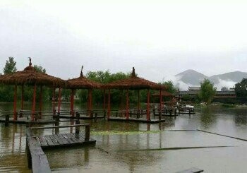 木栈道家庭农场