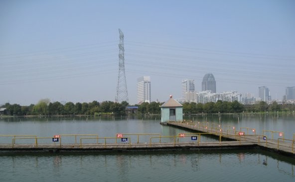 湖边山水农家乐