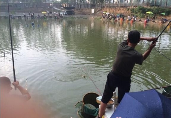 红螺寺泉水潭垂钓园