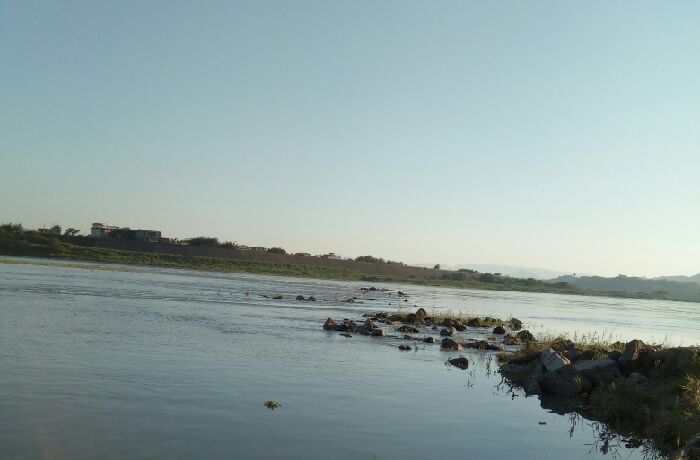 五粮液西大门采石场上面